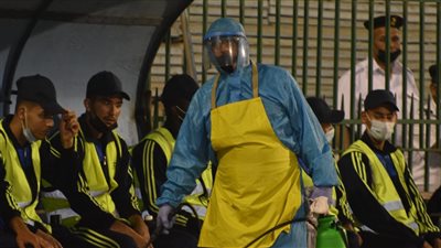 الأهلي يصطحب عاملا خاصا لتطهير ملعب المحلة