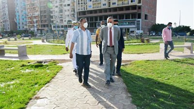 خلال جولة ميدانية مفاجئة.. محافظ سوهاج يتابع غلق المتنزهات والحدائق العامة