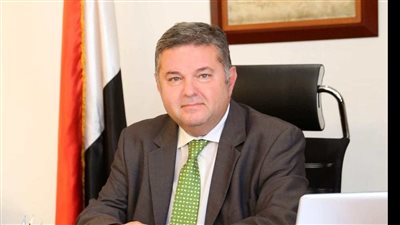 وزير قطاع الأعمال: ندرس الدخول في شراكات مع الشركات الخاصة لتطوير صناعة السيارات المصرية 