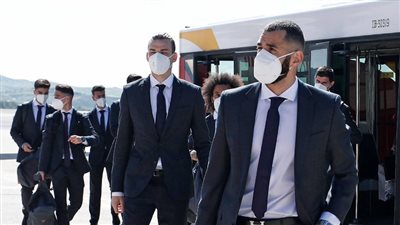 لاعبو ريال مدريد يصلون إلى بلباو استعدادًا لمواجهة الليلة (فيديو)