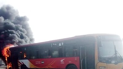السيطرة على حريق أتوبيس نقل عام بالدائري