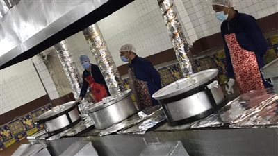 مجتمع مصغر.. السجناء يمارسون عشرات المهن داخل السجن (فيديو)