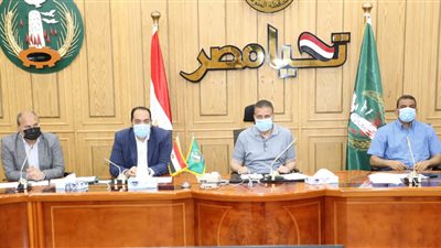 محافظ المنوفية: وقف التعامل مع الشركات غير الجادة في إنهاء مشروعات رصف الطرق