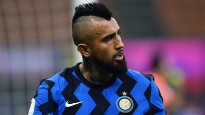 احتفالًا بعيد ميلاده الـ34.. تعرف على بطولات فيدال في مسيرته الكروية