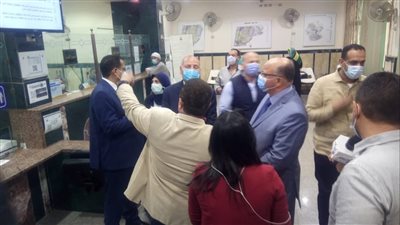 محافظ القاهرة يتفقد سير عمل منظومة التراخيص والاشتراطات البنائية والتخطيطية الجديدة بالمركز التكنولوجي 