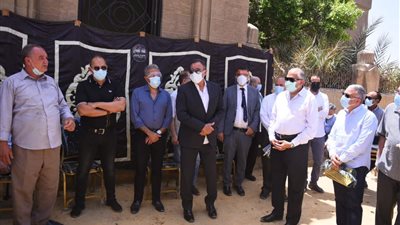 محمود الخطيب ومجلس الأهلي يشاركون في تشييع جثمان محمود باجنيد (صور)