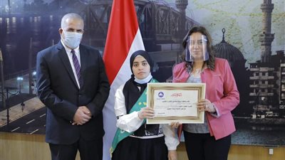 محافظ دمياط تكرم الطلاب الفائزين بمسابقة حفظ القرآن الكريم