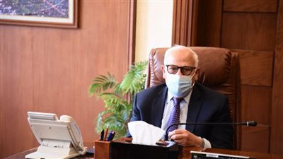 محافظ بورسعيد يشدد على توفير السلع الغذائية والمواد الأساسية بالأسواق بالأسعار المناسبة