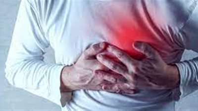 آلام وغثيان وضيق تنفس.. تعرف على أعراض النوبات القلبية 