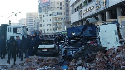 إصابات على بعد كيلو متر.. حكاية القماشة الزرقاء في انفجار مديرية أمن الدقهلية (مستندات)