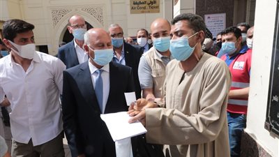 وزير النقل يتفقد أعمال صرف تذاكر قطارات عيد الفطر المبارك بمحطة مصر 