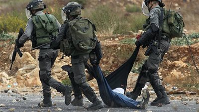 الهلال الأحمر الفلسطيني: 178 مصاب فلسطيني خلال اقتحام الشرطة الإسرائيلية لساحة الأقصي