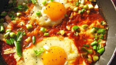 سحور شهر رمضان.. طريقة عمل البيض بالطماطم