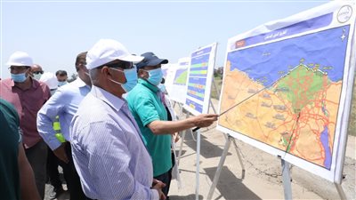 وزير النقل يتابع تنفيذ مشروع تطوير الطريق الدولي الساحلي