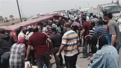 انقلاب سيارة ميكروباص بطريق 