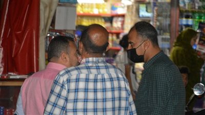 رئيس حي الزهور ببورسعيد للمواطنين: الحملات التفتيشية للحفاظ على حياتكم من مخاطر كورونا (فيديو وصور)