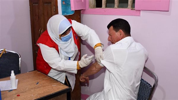 تطعيم المواطنين بلقاح