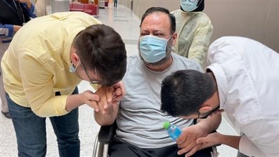 مؤسس قناة طيور الجنة مع أبنائه بعد تعافيه من كورونا (صور)