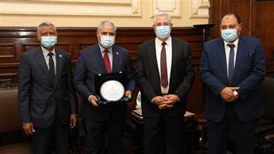 وزير الزراعة يستقبل الممثل الإقليمي لـ