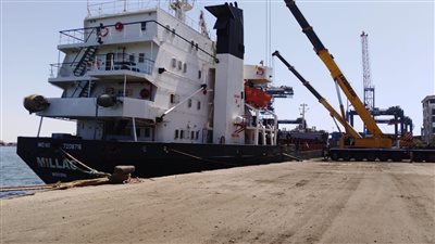 اقتصادية قناة السويس: تفريغ 5900 طن رخام بميناء غرب بورسعيد