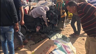 المئات يشيعون جثامين أب وزوجته وابنتهما عقب مصرعهم في حادث بكفر الشيخ