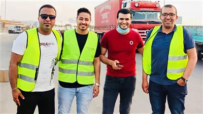 الرئيس السيسي يُكرم شباب القافلة الطبية المجانية بالعاشر من رمضان | تفاصيل