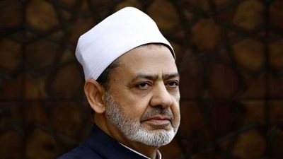 طلاب أزهريون يستعرضون تناقضات بين حديث الإمام الأكبر حول المرأة ومناهج الأزهر (صور)