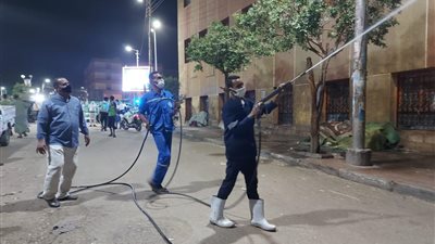 لمكافحة كورونا.. تعقيم الأماكن الحيوية بإسنا في الأقصر (صور)