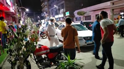 غلق 5 محلات تعمل دون ترخيص خلال حملة لتنفيذ مواعيد الغلق الجديدة بالمنوفية (صور) 