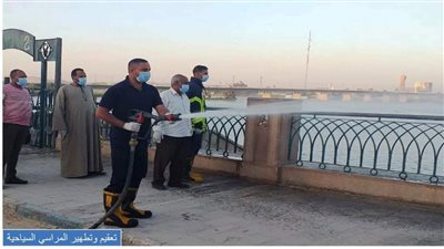 محافظ أسوان يتابع أعمال التطهير والتعقيم بالمنشآت الحكومية 