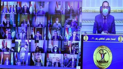 محافظ أسوان يطمئن رئيس الوزراء على الوضع الصحي وتوافر السلع التموينية والأساسية 