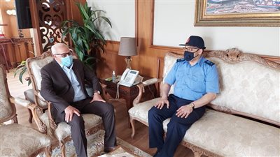 محافظ بورسعيد يشيد بدور البحرية المصرية في حماية حدود الوطن وحفظ الأمن القومي