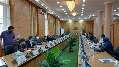 مجلس عمداء جامعة بنها يناقش استعدادات امتحانات نهاية العام الدراسي