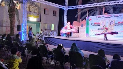 شعر وغناء ومحاضرات بختام المسرح المتنقل بالوادي الجديد