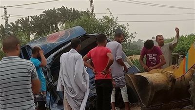 إصابة 3 أشخاص في حادث انقلاب سيارة بيبسي بالعياط (صور)