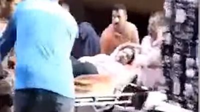 شاهد لحظة إلقاء أب لطفلته من الطابق الثالث بالعياط (فيديو)