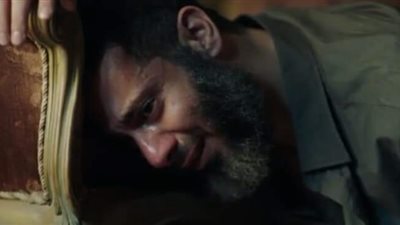 محمد فراج يواجه والده بعقدته ويبكي في غرفته.. 