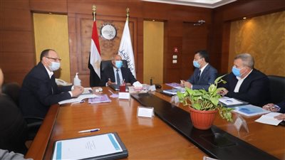 وزير النقل يوجه بسرعة الانتهاء من منظومة التذكرة الموحدة وكارت المواصلات الذكي وميكنة المزلقانات 