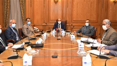 وزير الإنتاج الحربي يتابع الخطط الاستثمارية والبحثية لعدد من الشركات التابعة