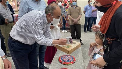 مج وصورة وكحك العيد.. هدايا خاصة للأطفال مرضى التمثيل الغذائي والحساسيات بالزقازيق