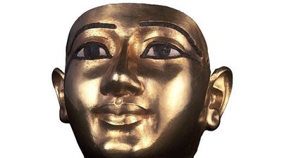 قناع ذهبي يعوض آثار توت عنخ آمون بالمتحف المصري بالتحرير (خاص)