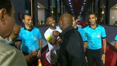 موسيماني يداعب شيكابالا قبل مباراة القمة (صور)