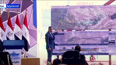 رئيس قناة السويس يستعرض مشروع تطوير القطاع الجنوبي للقناة 