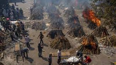 بي بي سي: الأمواج تقذف عشرات جثث كورونا إلى ضفاف نهر الجانج بالهند