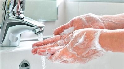 غسل اليد بالماء البارد أفضل أم بالماء الساخن؟.. دراسة تجيب