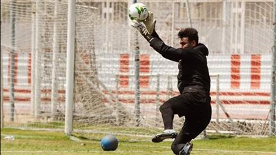 أبو جبل يغيب عن مران الزمالك.. وكارتيرون يصحح الأخطاء 