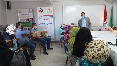 وكيل صحة الفيوم يُلقي محاضرة عن أهمية التطعيم بلقاح كورونا بالتضامن الاجتماعي (صور)