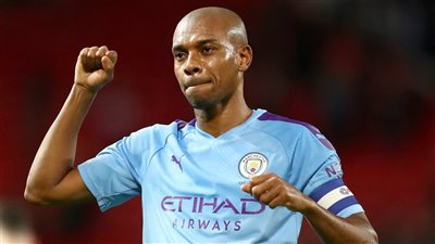 فرناندينيو يعلن رحيله عن مانشستر سيتي نهاية الموسم