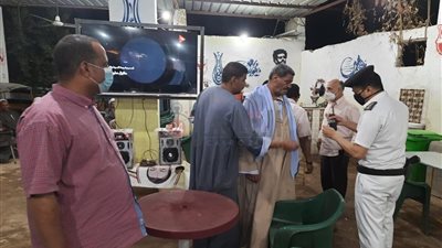 إغلاق 7 محال مخالفة.. و10 غرامات عدم ارتداء كمامة بإسنا (صور)