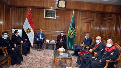 محافظ القليوبية يستقبل وفدًا من الكنيسة الإنجيلية ببنها لتقديم التهنئة بعيد الفطر